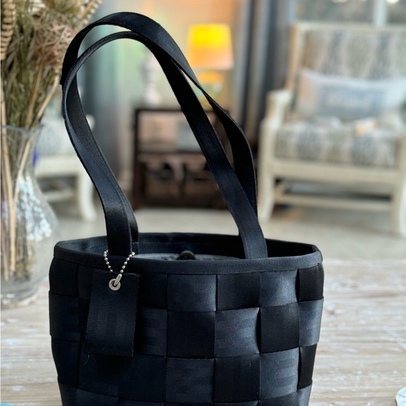 Harveys Black Seatbelt Bag - Picture 2 of 10